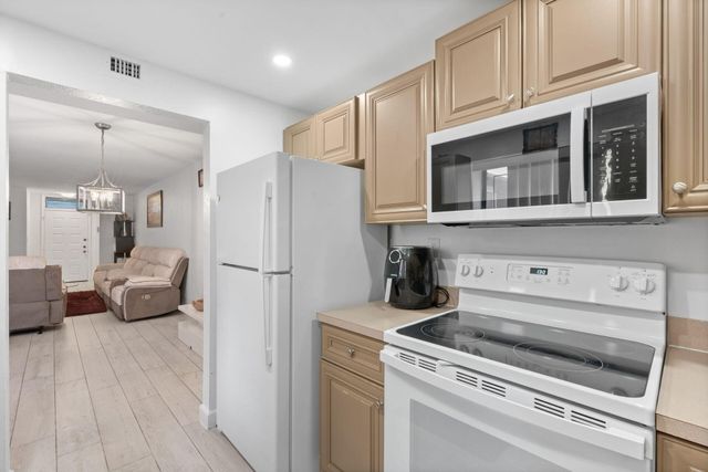 9592 SW 1st Court 13-F, Coral Springs, FL 33071