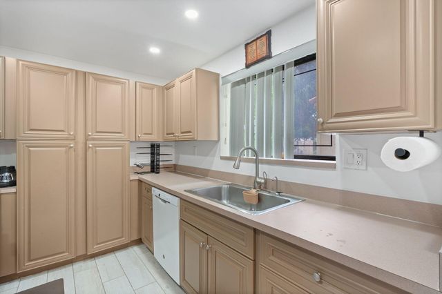 9592 SW 1st Court 13-F, Coral Springs, FL 33071