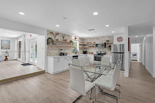 407 S 56th Terrace, Hollywood, FL 33023