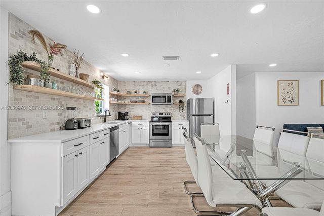 407 S 56th Terrace, Hollywood, FL 33023