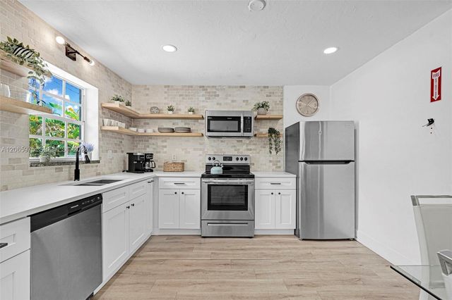 407 S 56th Terrace, Hollywood, FL 33023
