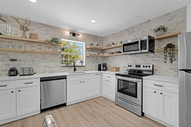 407 S 56th Terrace, Hollywood, FL 33023