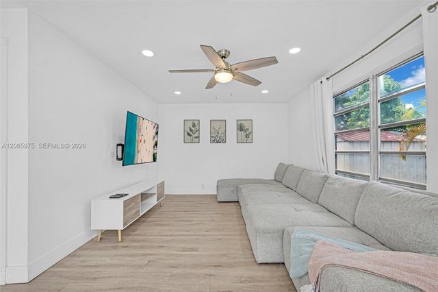 407 S 56th Terrace, Hollywood, FL 33023