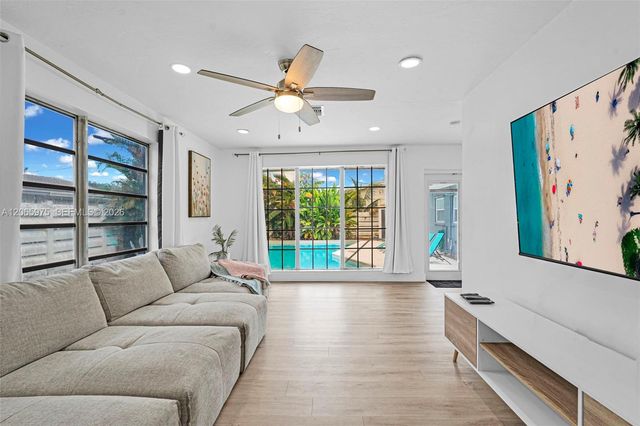 407 S 56th Terrace, Hollywood, FL 33023