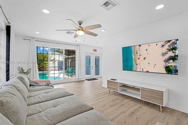 407 S 56th Terrace, Hollywood, FL 33023