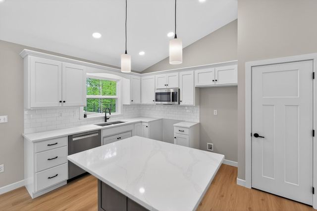 532 Floral Valley W, Howard, OH 43028