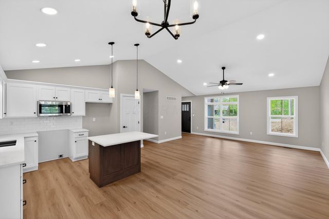 532 Floral Valley W, Howard, OH 43028