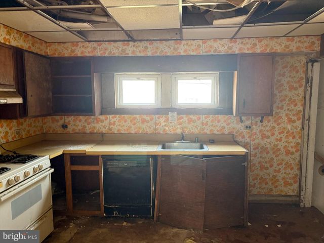 900 NORTHPOINT RD, Baltimore, MD 21224