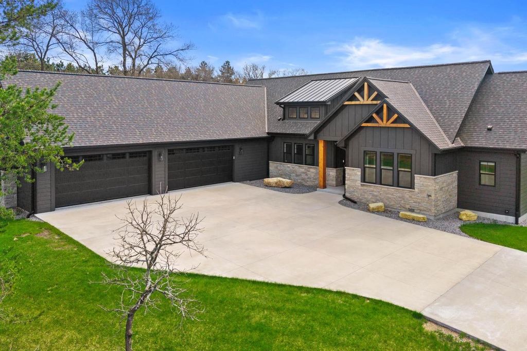 375 Pinehurst Drive, Nekoosa, WI 54457