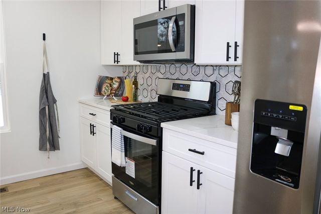 7602 Hickory, Oakwood Village, OH 44146