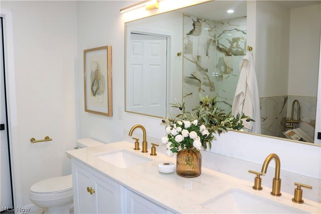 7602 Hickory, Oakwood Village, OH 44146