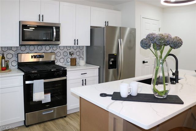 7602 Hickory, Oakwood Village, OH 44146