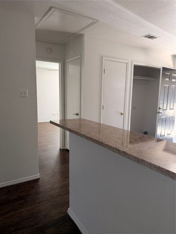 5412 Creekridge Drive, Arlington, TX 76018