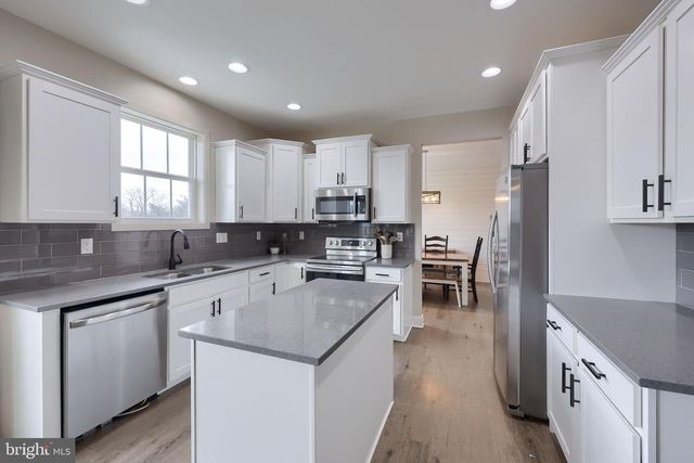 1584 BUNKER COURT, Chambersburg, PA 17202