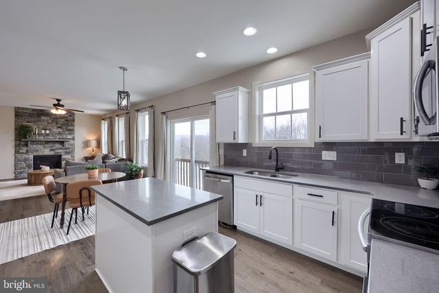 1584 BUNKER COURT, Chambersburg, PA 17202