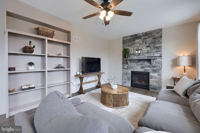 1584 BUNKER COURT, Chambersburg, PA 17202