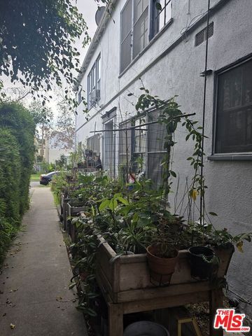 455 S Oakhurst Drive, Beverly Hills, CA 90212