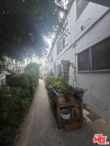 455 S Oakhurst Drive, Beverly Hills, CA 90212