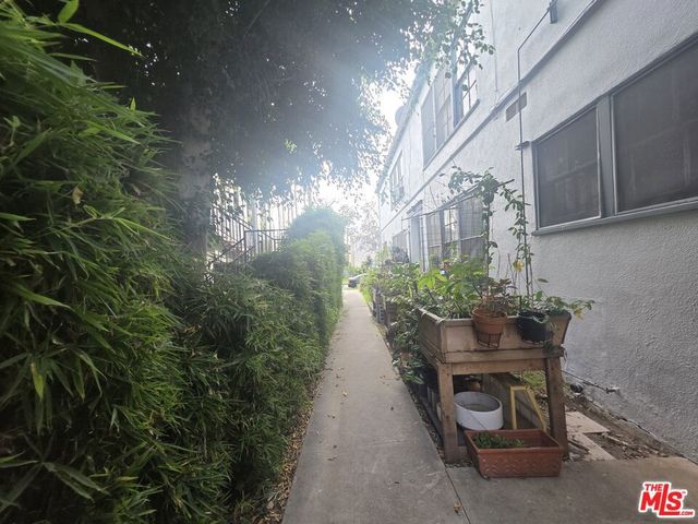 455 S Oakhurst Drive, Beverly Hills, CA 90212