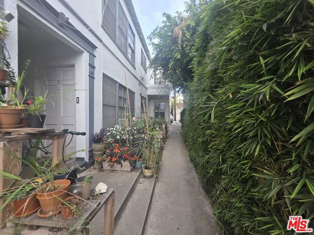 455 S Oakhurst Drive, Beverly Hills, CA 90212