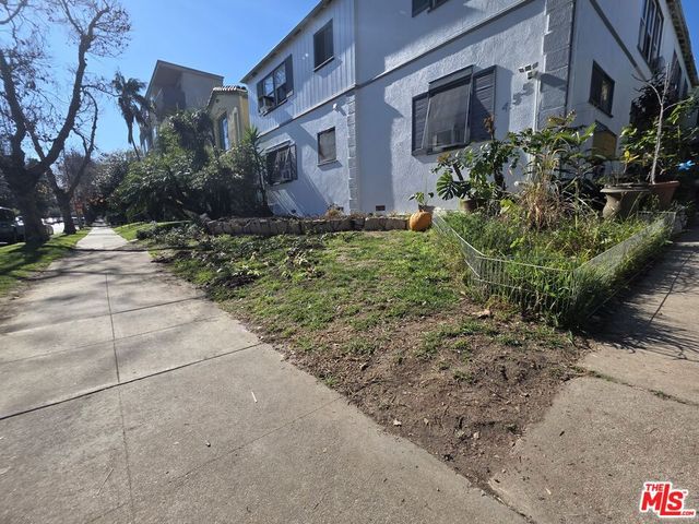 455 S Oakhurst Drive, Beverly Hills, CA 90212