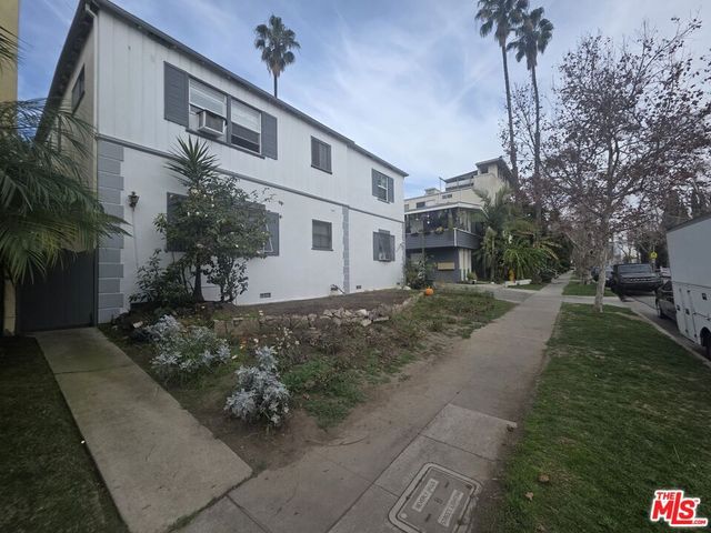 455 S Oakhurst Drive, Beverly Hills, CA 90212