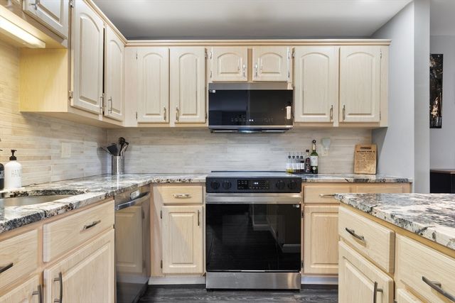 17 Bourbon Unit 76 76, Peabody, MA 01960