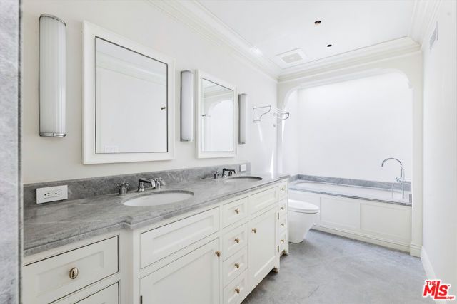 9565 Charleville Boulevard, Beverly Hills, CA 90212