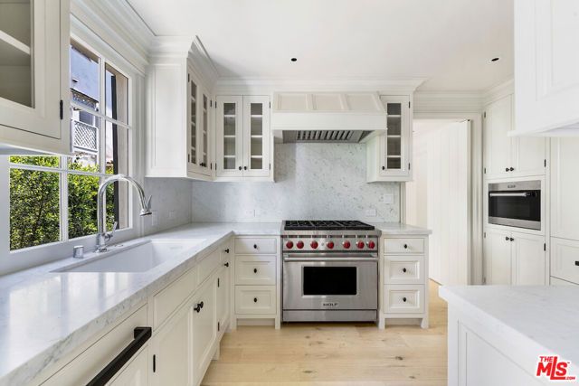 9565 Charleville Boulevard, Beverly Hills, CA 90212