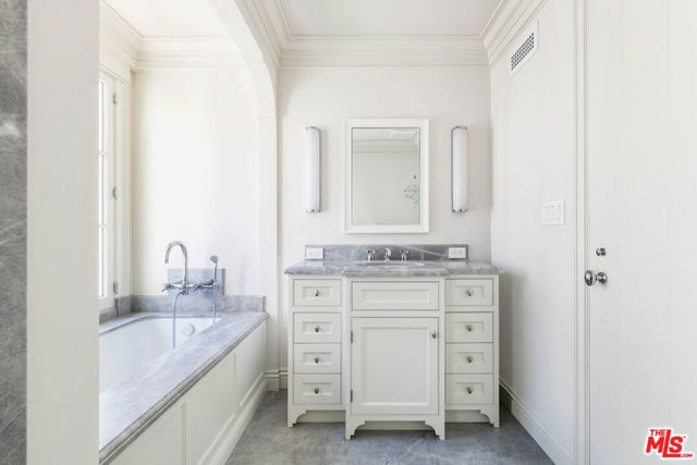 9565 Charleville Boulevard, Beverly Hills, CA 90212