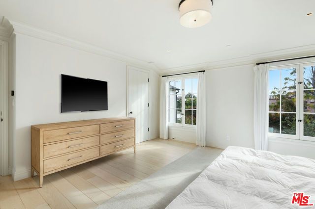 9565 Charleville Boulevard, Beverly Hills, CA 90212