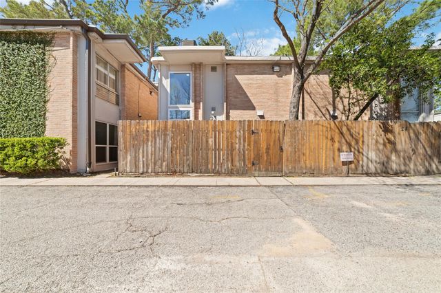 8211 Katy Freeway 23, Houston, TX 77024