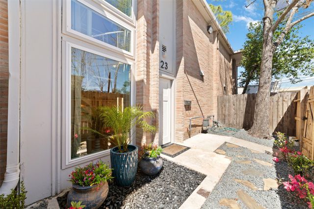 8211 Katy Freeway 23, Houston, TX 77024