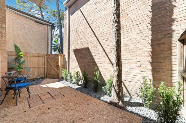 8211 Katy Freeway 23, Houston, TX 77024