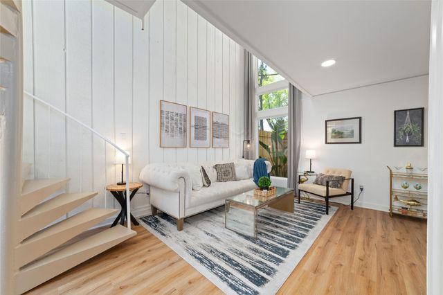 8211 Katy Freeway 23, Houston, TX 77024