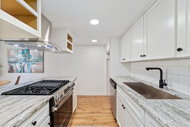 8211 Katy Freeway 23, Houston, TX 77024