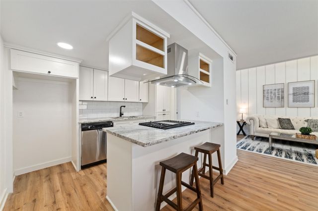 8211 Katy Freeway 23, Houston, TX 77024