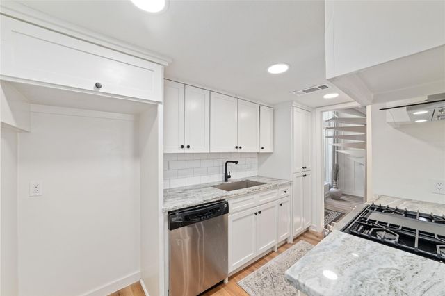 8211 Katy Freeway 23, Houston, TX 77024