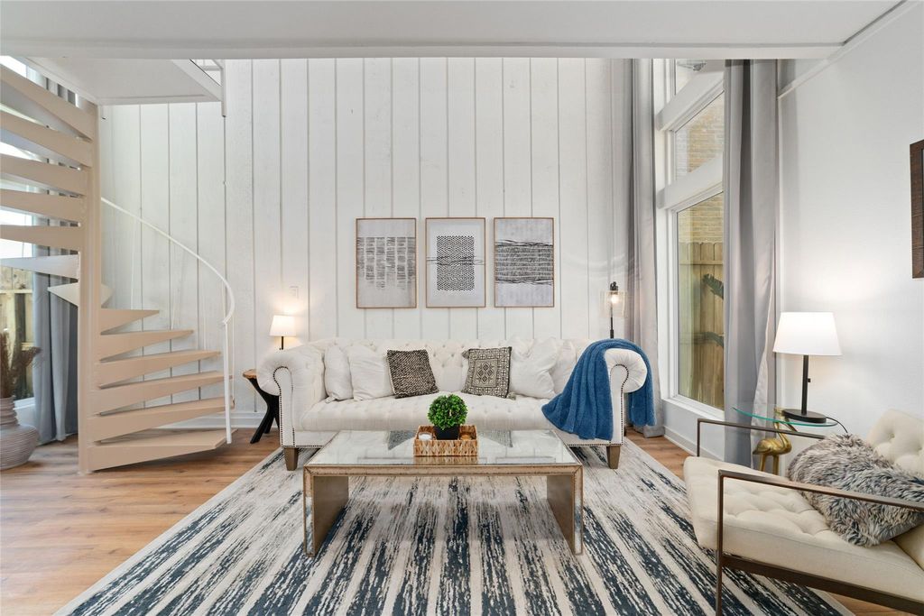 8211 Katy Freeway 23, Houston, TX 77024