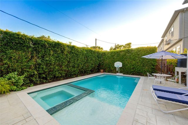 327 Yale Oaks Lane, Houston, TX 77091