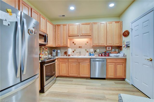 3012 Estates LN, Portsmouth, VA 23703