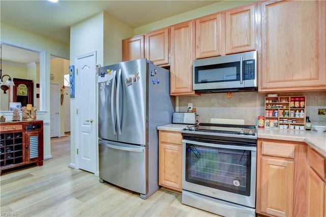 3012 Estates LN, Portsmouth, VA 23703