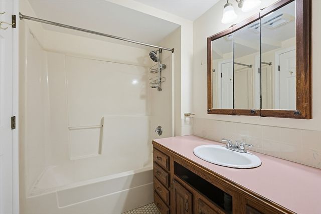 129 Cross Rd, Westport, MA 02790