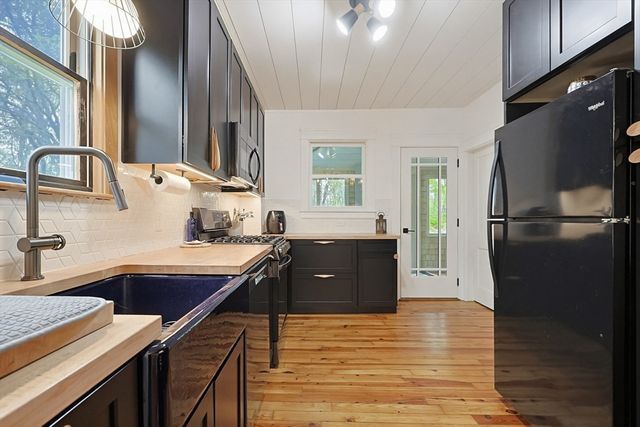 129 Cross Rd, Westport, MA 02790