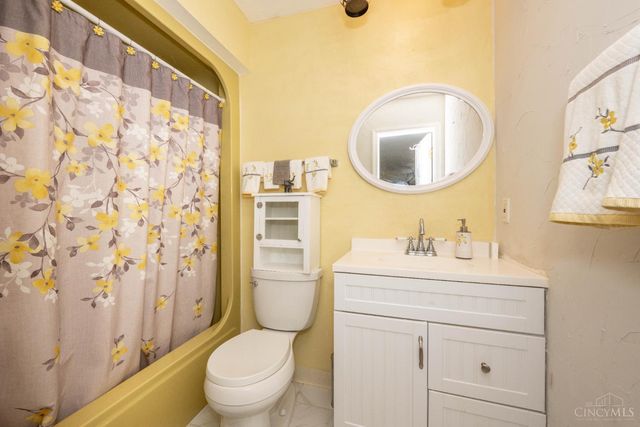 3579 Rackacres Drive, Green Twp, OH 45211