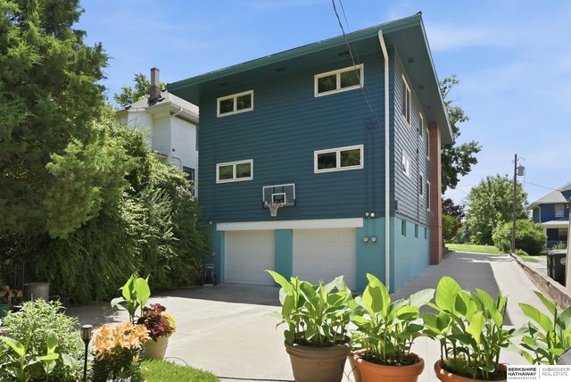 4022 & 4024 Burt Street, Omaha, NE 68131
