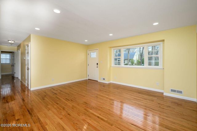 19 Princeton Drive, Howell, NJ 07731
