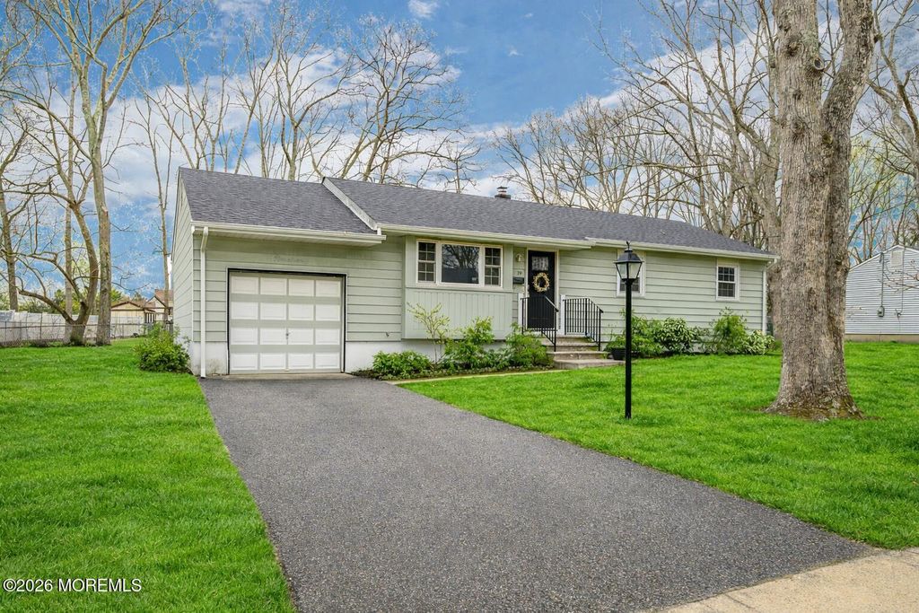 19 Princeton Drive, Howell, NJ 07731