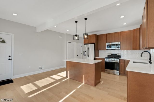 285 Weequahic Ave 2, Newark City, NJ 07112