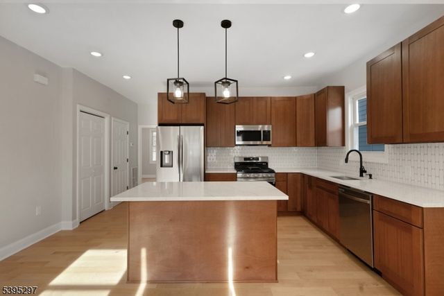 285 Weequahic Ave 2, Newark City, NJ 07112